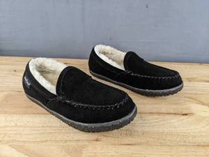 lot 163 image: Minnetonka Womens Tempe Slippers Size 6M Black N