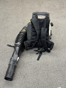 lot 190 image: Ryobi 2 Cycle 760 CFM Backpack Leaf Blower 38CC