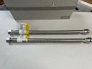 lot 123 image: 2 Sharkbite Water Softner 1 Connection x 24 Line Supply Connection Hoses - 1 is missing a rubber gasket - simple replace