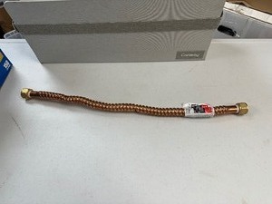 lot 116 image: Everbilt 34 24 Copper Water Heater Supply Line - Looks Flexible - Some Kinks In Line
