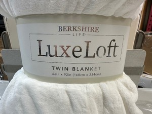 lot 156 image: New Berkshire Luxeloft Super Soft Twin Size Blanket - White
