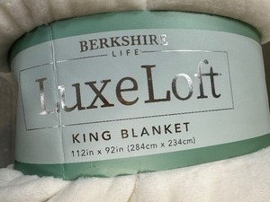 lot 172 image: New Berkshire Luxeloft King Size Super Soft Blanket - White 112 x 92