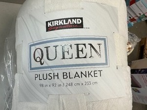 lot 157 image: New Kirkland Plush Queen Size Blanket - Whtie