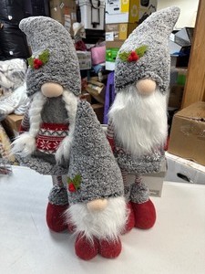 lot 175 image: Set of 3 Holiday Gnomes - Decorations