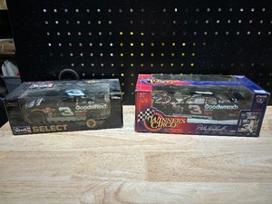 Revell Select 2001Dale Earnhardt Oreo, 50th Anniversary Winners Circle Dale Earnhardt