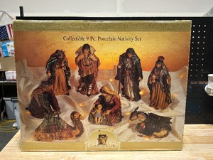 Grandeur Noel 9 Piece Porcelain Nativity Set