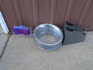 14� Chevelle beauty rings & Metropolitan glove box. As shown.