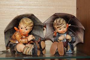 lot 18 image: Hummel & Goebel Figures & More