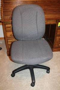 lot 36 image: Desk Chair
