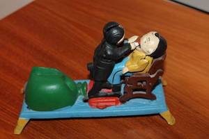lot 38 image: Cast Iron Dentist Pulling Tooth Bank