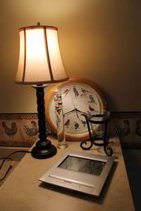 lot 47 image: Lamp & Dcor