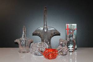 lot 54 image: Glass & Crystal Dcor