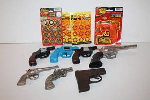 lot 61 image: Vintage Toy Cap Guns