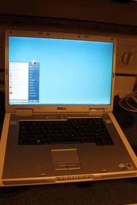 lot 74 image: Dell Inspiron E1705 Laptop Computer