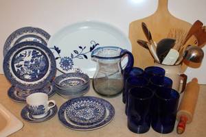lot 78 image: Blue & white China, Glassware & Kitchenware