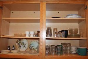 lot 79 image: Dishware, Drinkware & Kitchenware