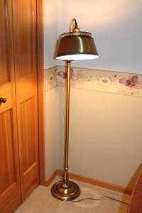 lot 95 image: Brass Floor Lamp
