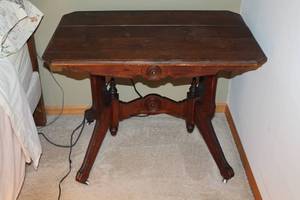 lot 98 image: Antique Parlor Table
