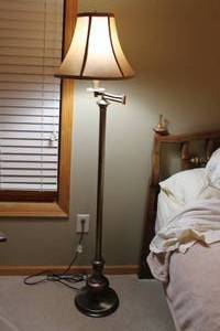 lot 102 image: Brass Floor Lamp