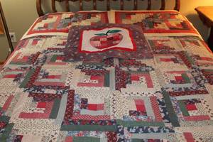 lot 107 image: Vintage Calico Quilt Bedding Set