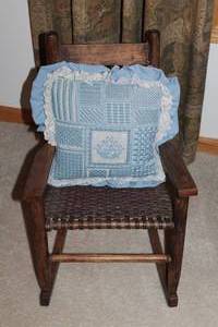 lot 110 image: Childrens Rocking Chair & Pillow