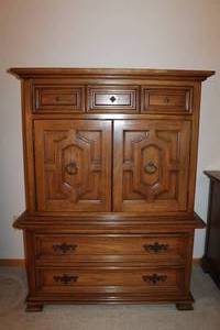 lot 113 image: Thomasville Bachelors Chest