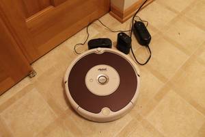 lot 124 image: iRobot Roomba Vacuum