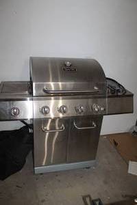 lot 128 image: Dyna Glo Gas Grill