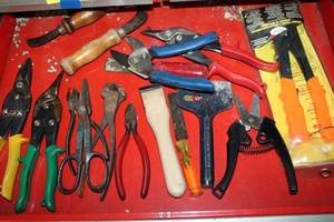 lot 136 image: Snips & Box Cutters