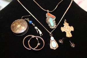 lot 2 image: Sterling Silver Jewelry & Pill Box