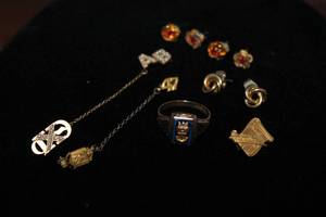 lot 3 image: 10K-14k Gold & Gold Filled Jewelry