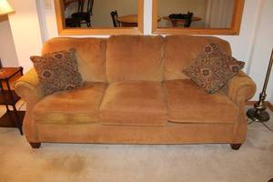 lot 161 image: Flexsteel Chenille Sofa