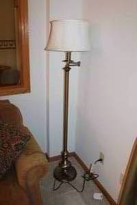 lot 162 image: Brass Floor Lamp