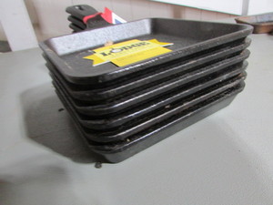 lot 7 image: Lodge Cast Iron