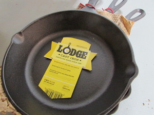 lot 17 image: Lodge Cast Iron