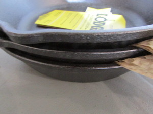 lot 21 image: Lodge Cast Iron