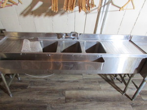 lot 114 image: BarRestaurant Sink