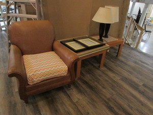 lot 123 image: Furniture and Dcor