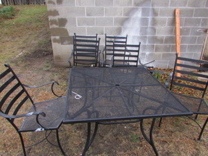 lot 130 image: Rod Iron Patio Furniture