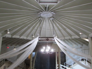 lot 151 image: Wagon Wheel Chandelier