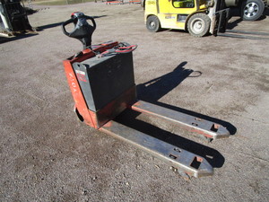 lot 6 image: Toyota Electric Pallet Jack