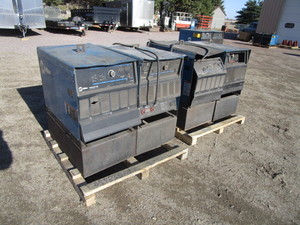 lot 20 image: (4) Miller Deltaweld 452 Welders (for parts or repair)