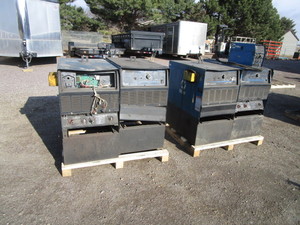 lot 19 image: (4) Miller Deltaweld 452 Welders (for parts or repair)