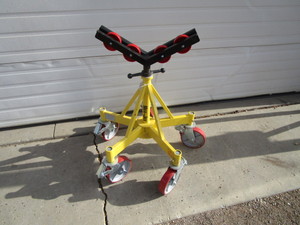 lot 23 image: Max-Jax Rolling Material Jack