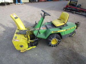 lot 22-A image: John Deere F525 Lawn Tractor w36 Snowblower