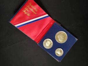 1976 Bicentennial Silver Proof Coin Set with Presentation Case