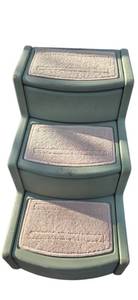 lot 5 image: DogPet Stair Steps ( 24L x 13W X 24H)