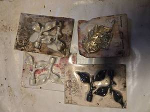 lot 33 image: 4 WindowAccems Deco rod System (They are in dirty broken packs but are new)