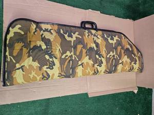 lot 69 image: High Country Excalibur Compound Hunting Bow with new arrows (Bow is like New)