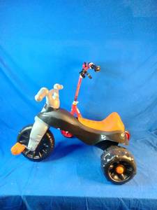lot 118 image: 2 Kids Ride On Toys Fisher Price Trike and Huffy Disneys Cars Lightning McQueen Scooter